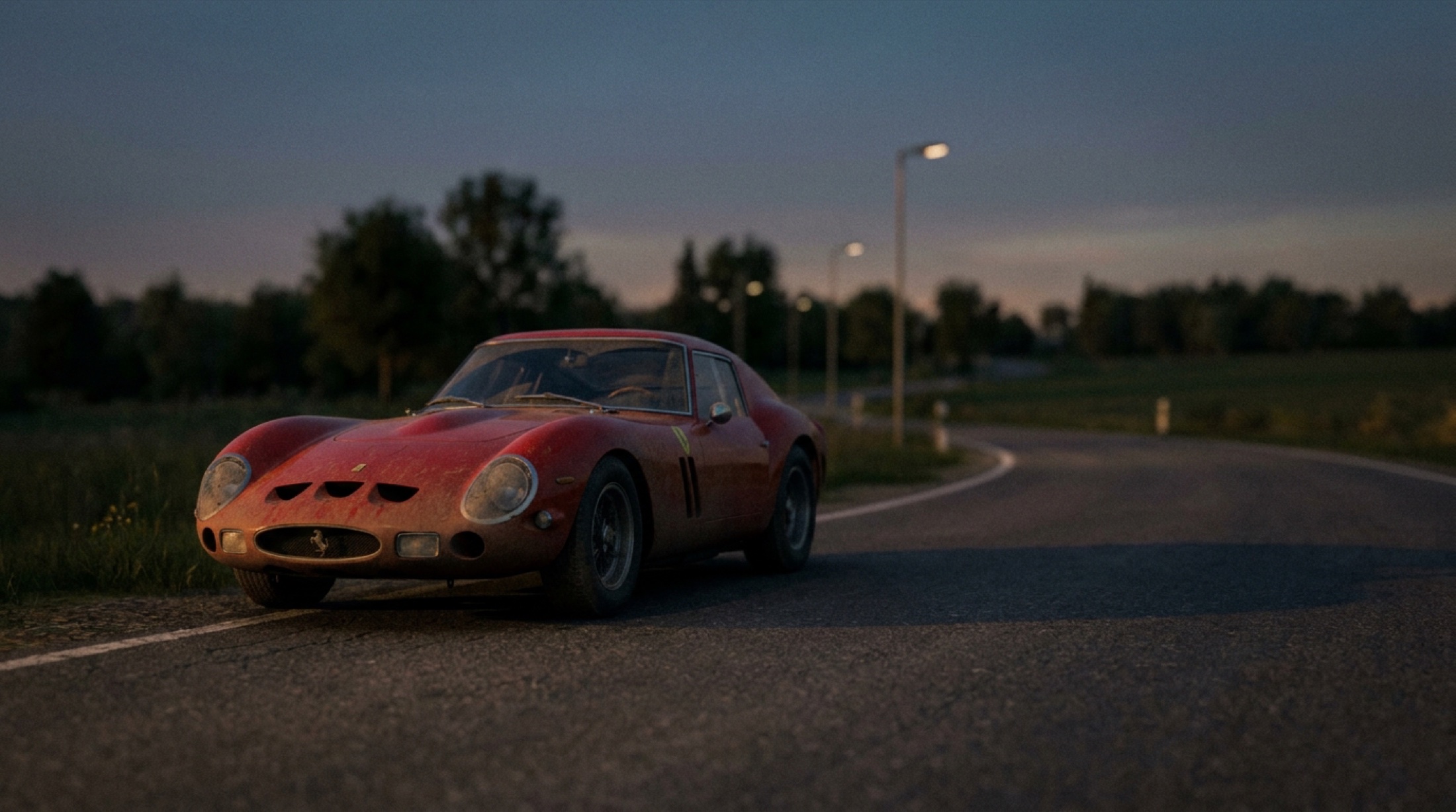 1962 Ferrari 250 GTO rosso corsa kırmızısında, Monterey pist alanında üç çeyrek ön görünüm