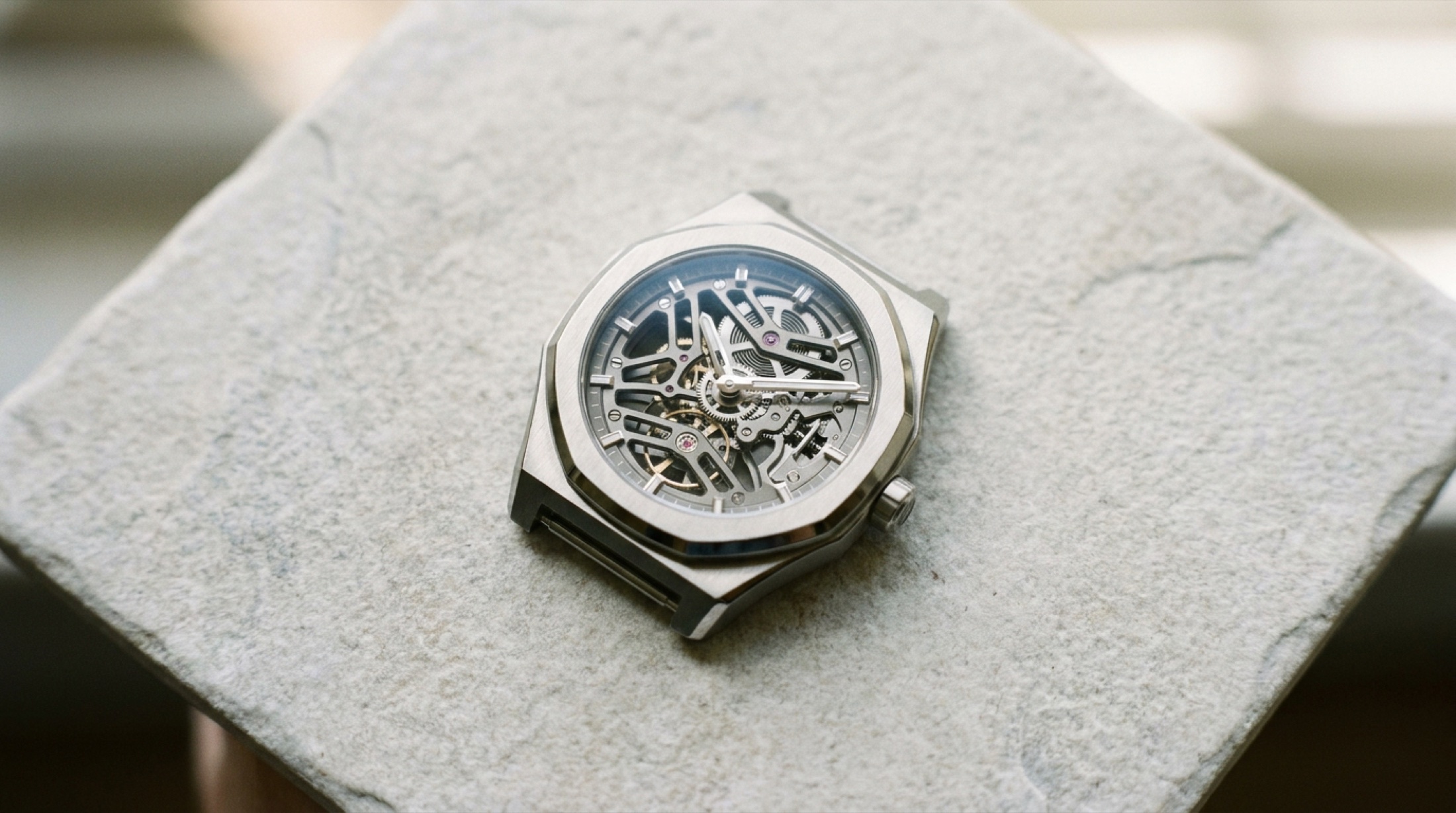 AP Royal Oak Calibre 7139 açık işlenmiş kadran ve perpetual calendar mekanizması