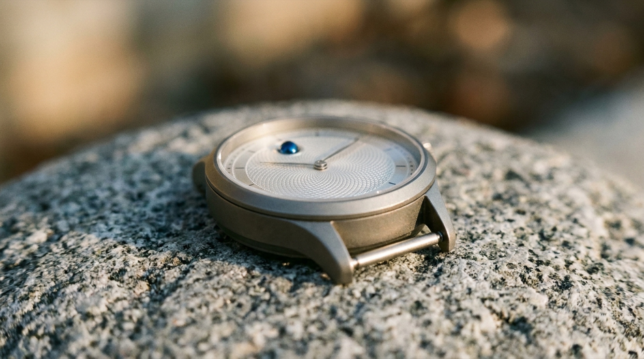 De Bethune DB25Vxs gümüş guilloché kadran ve küresel ay fazı detay