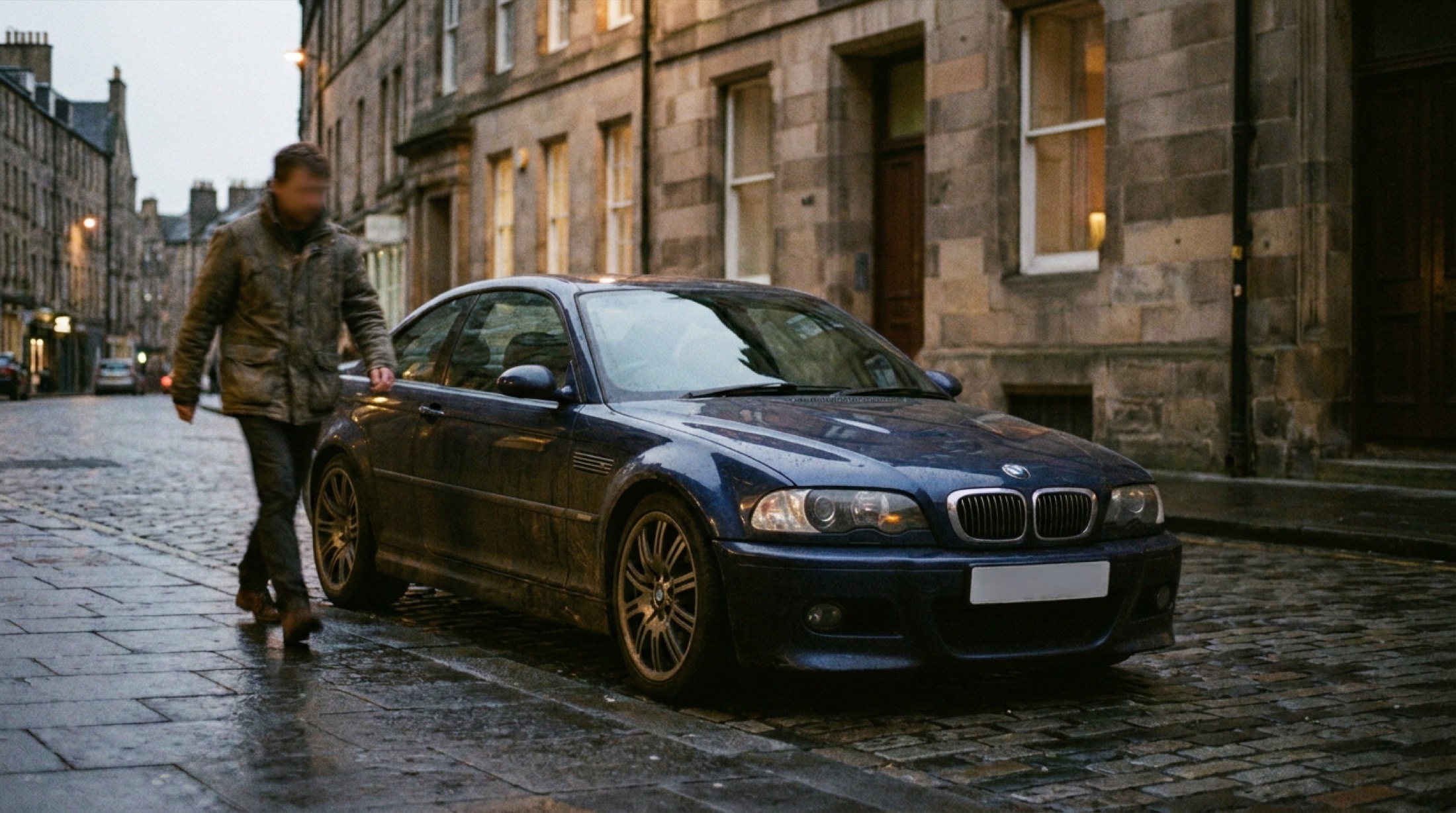 BMW E46 M3'ün S54 motoru kaput açık, altı bireysel gaz kelebeği gövdesi ve karbon fiber hava kutusu