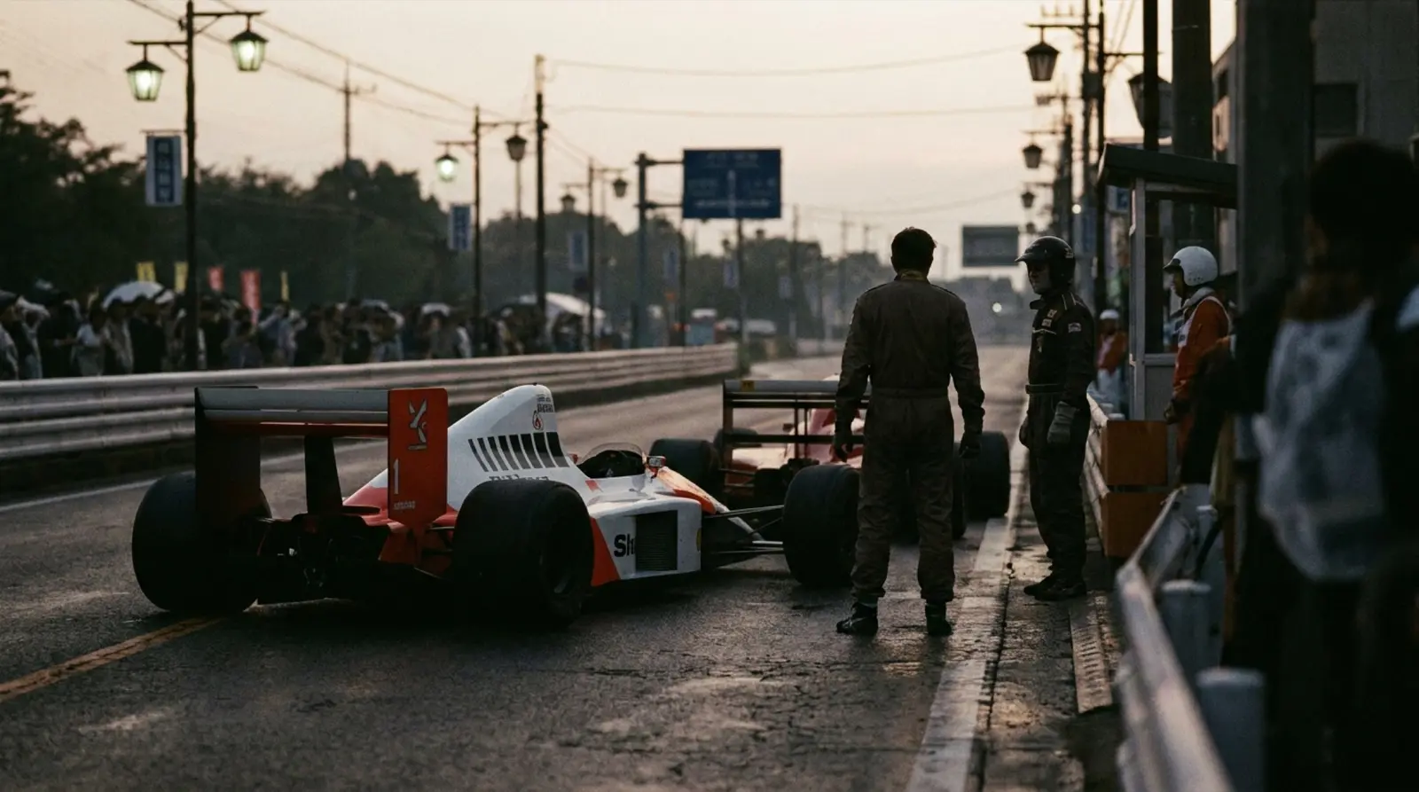 McLaren MP4/5 1989 Japonya GP Suzuka, şikanenin önünde beyaz-kırmızı renk şeması